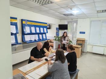В Калуській ДПІ платникам надали роз'яснення щодо нової форми 4ДФ та отримання довідки про відсутність заборгованості