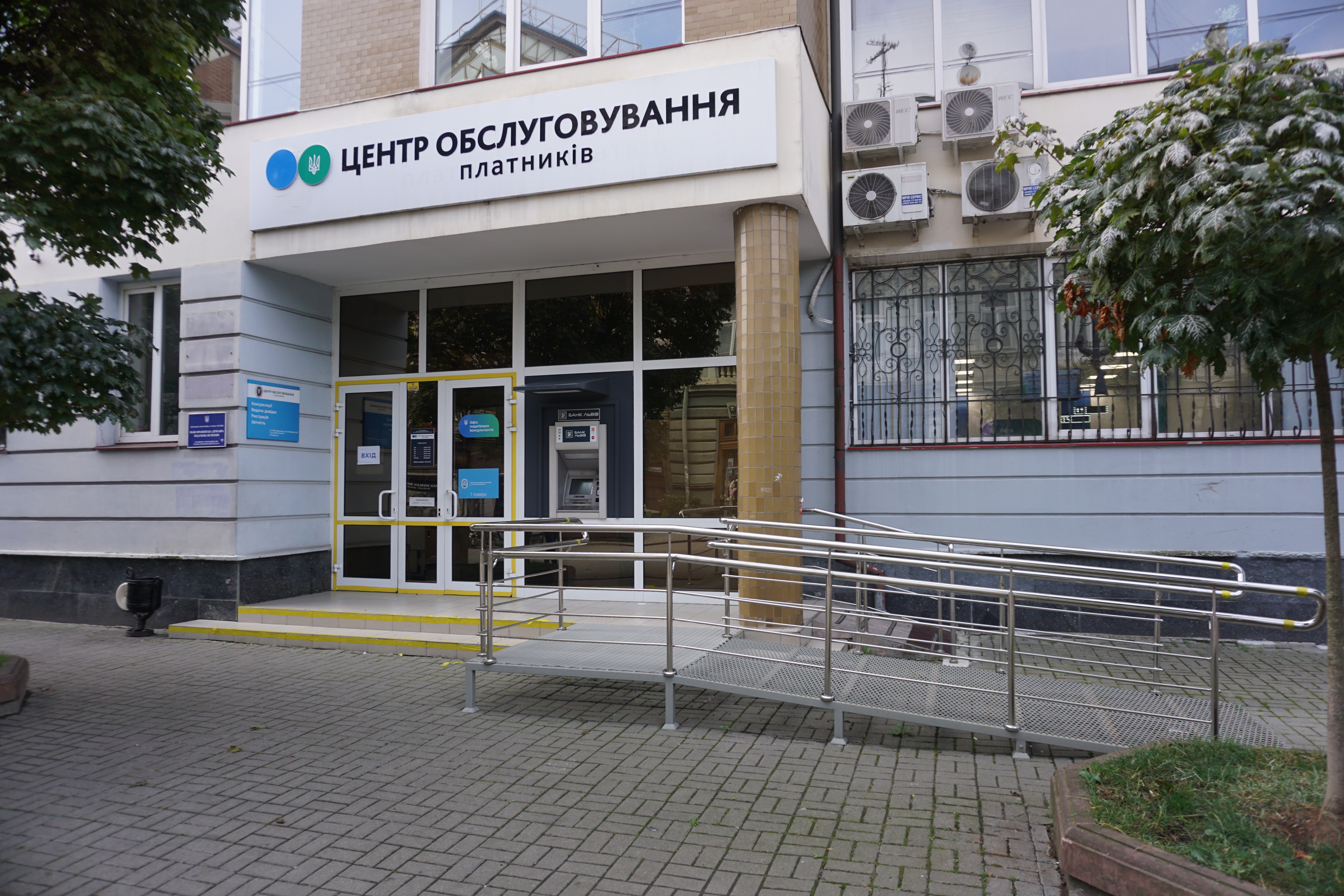Доступність для кожного: у податковій службі вдосконалюють безбар’єрний простір